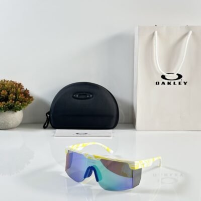 Oakly_9957_Yellow_Blue_Revo