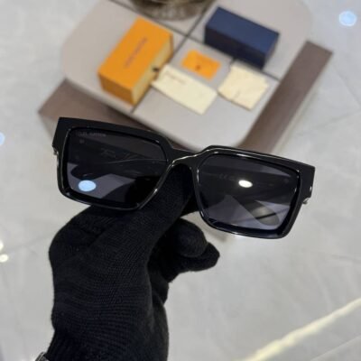 luois vuton_1940_Gold_Black