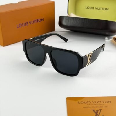 Loui vuitton gold black 2686