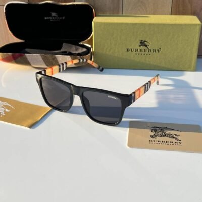 Burberr 4395 glossy black