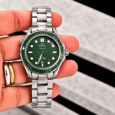 OMEGGA SEAMASTER CO AXIAL 300M SIL GREEN QUARTZ 809