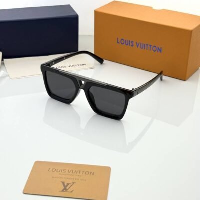 Loui Vuitton 1985 black