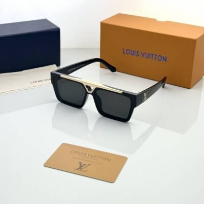 Loui Vuitton 1984 golden black