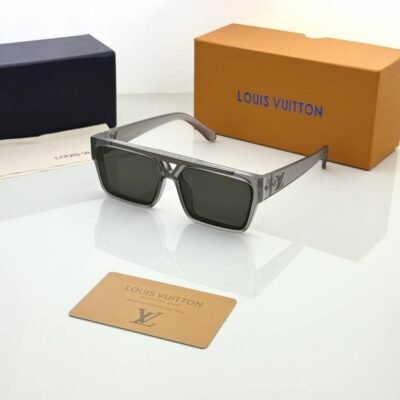 Loui Vuitton 1984 grey black